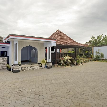 Oyo Life 3982 Azka Homestay Syariah Bandar Lampung Buitenkant foto