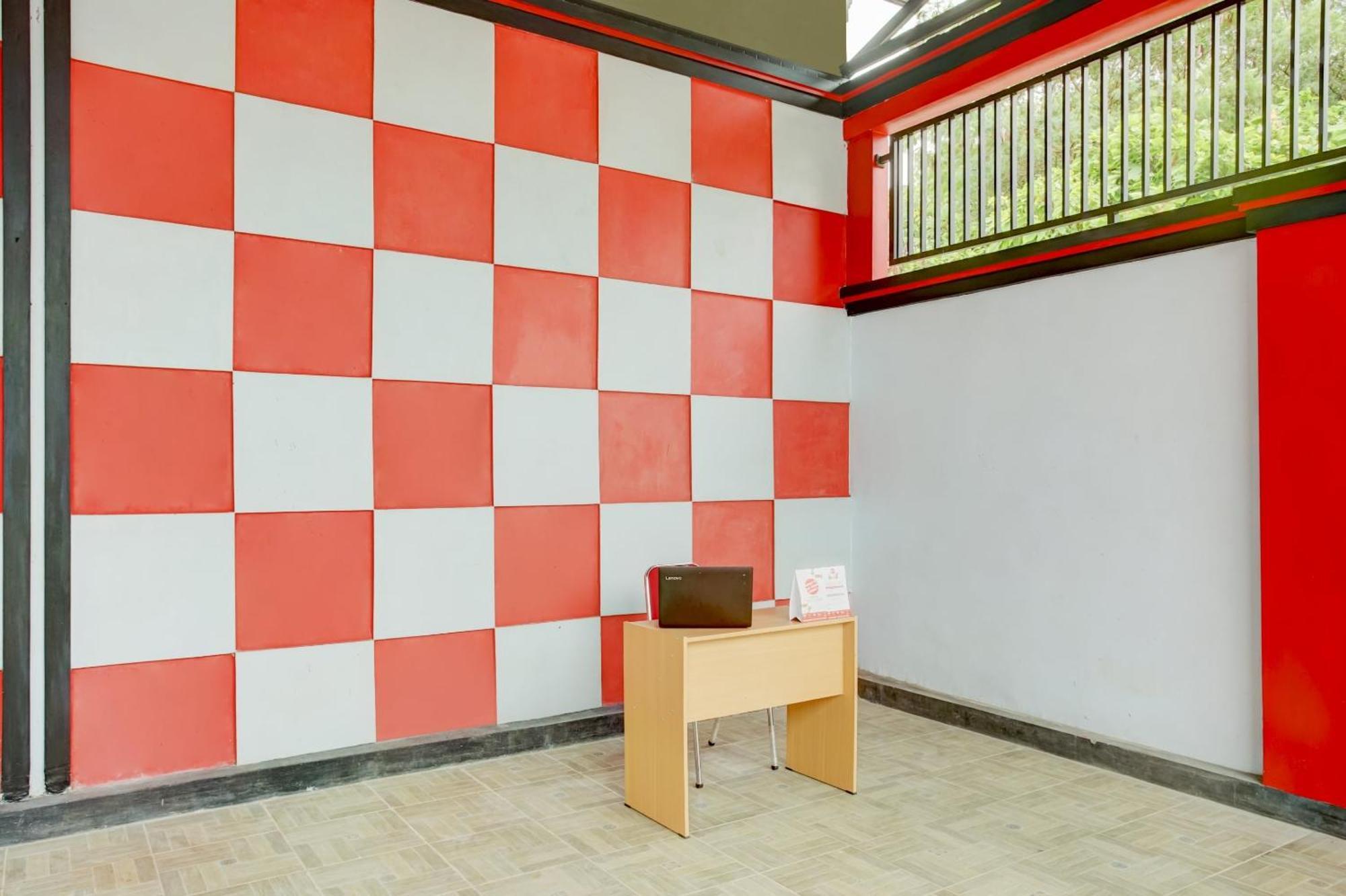 Oyo Life 3982 Azka Homestay Syariah Bandar Lampung Buitenkant foto