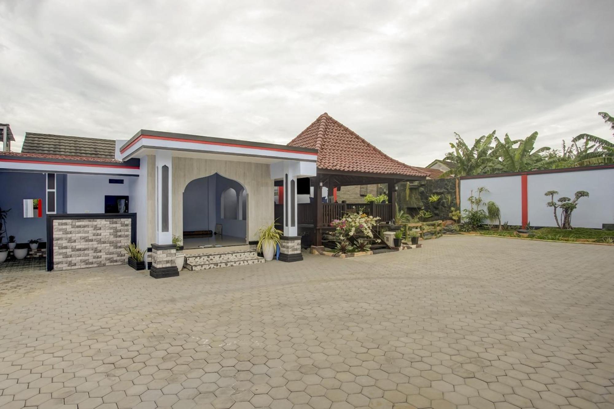 Oyo Life 3982 Azka Homestay Syariah Bandar Lampung Buitenkant foto