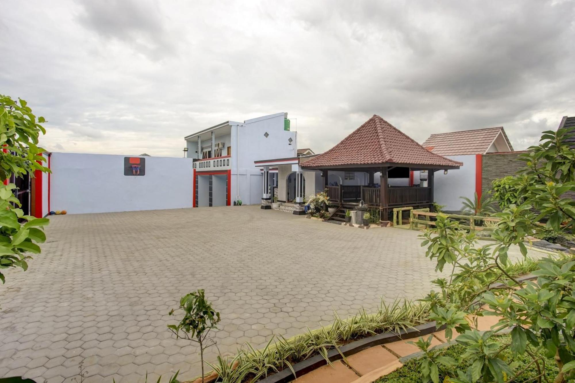 Oyo Life 3982 Azka Homestay Syariah Bandar Lampung Buitenkant foto